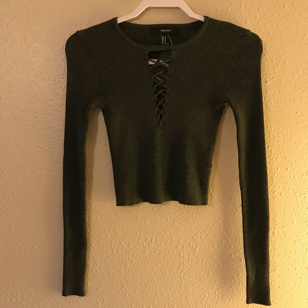 Gray long sleeve crop top